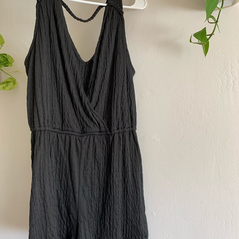 black comfy romper🌟 universal threads